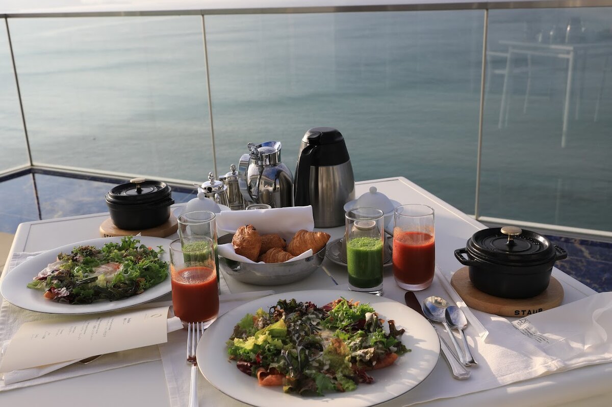 ホテルの部屋の鍵と案内