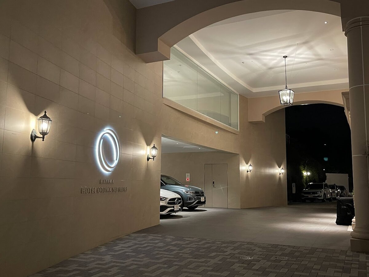 葉山ホテル音羽ノ森:ホテルの浴室、バスタブと洗面台