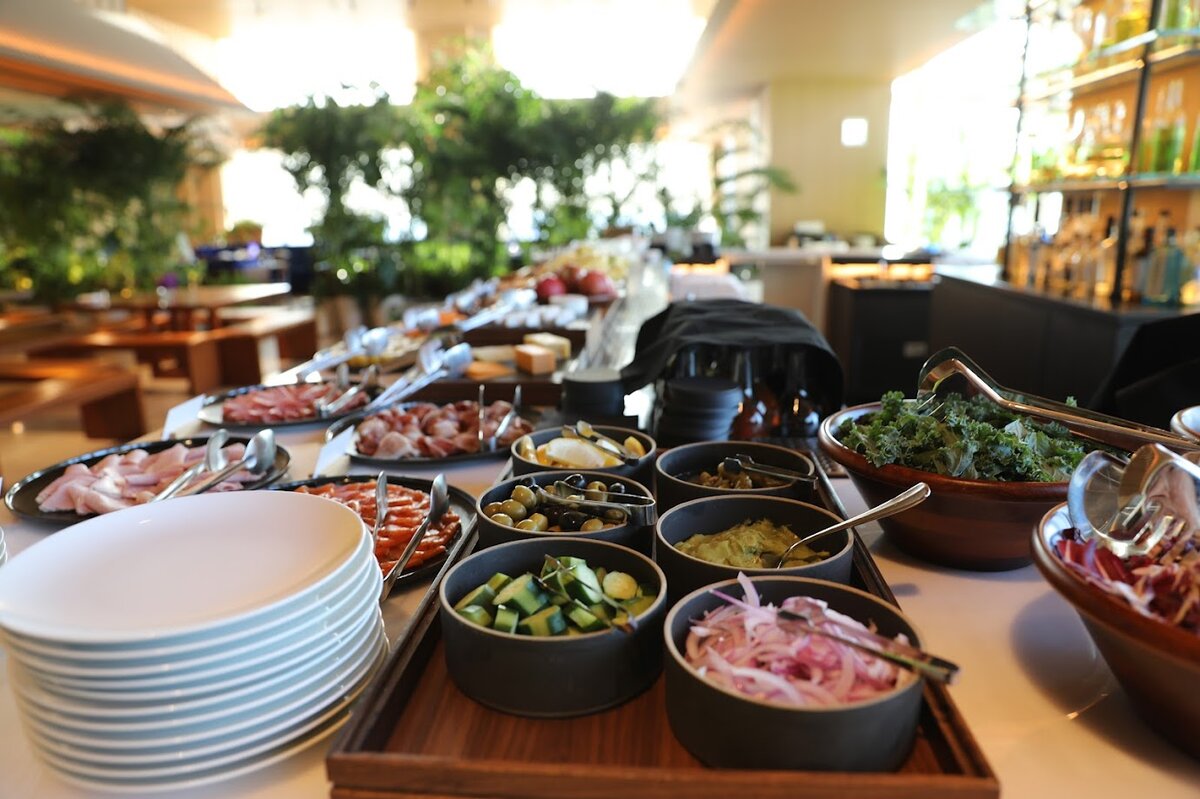 東京エディション虎ノ門：サラダバーの様子