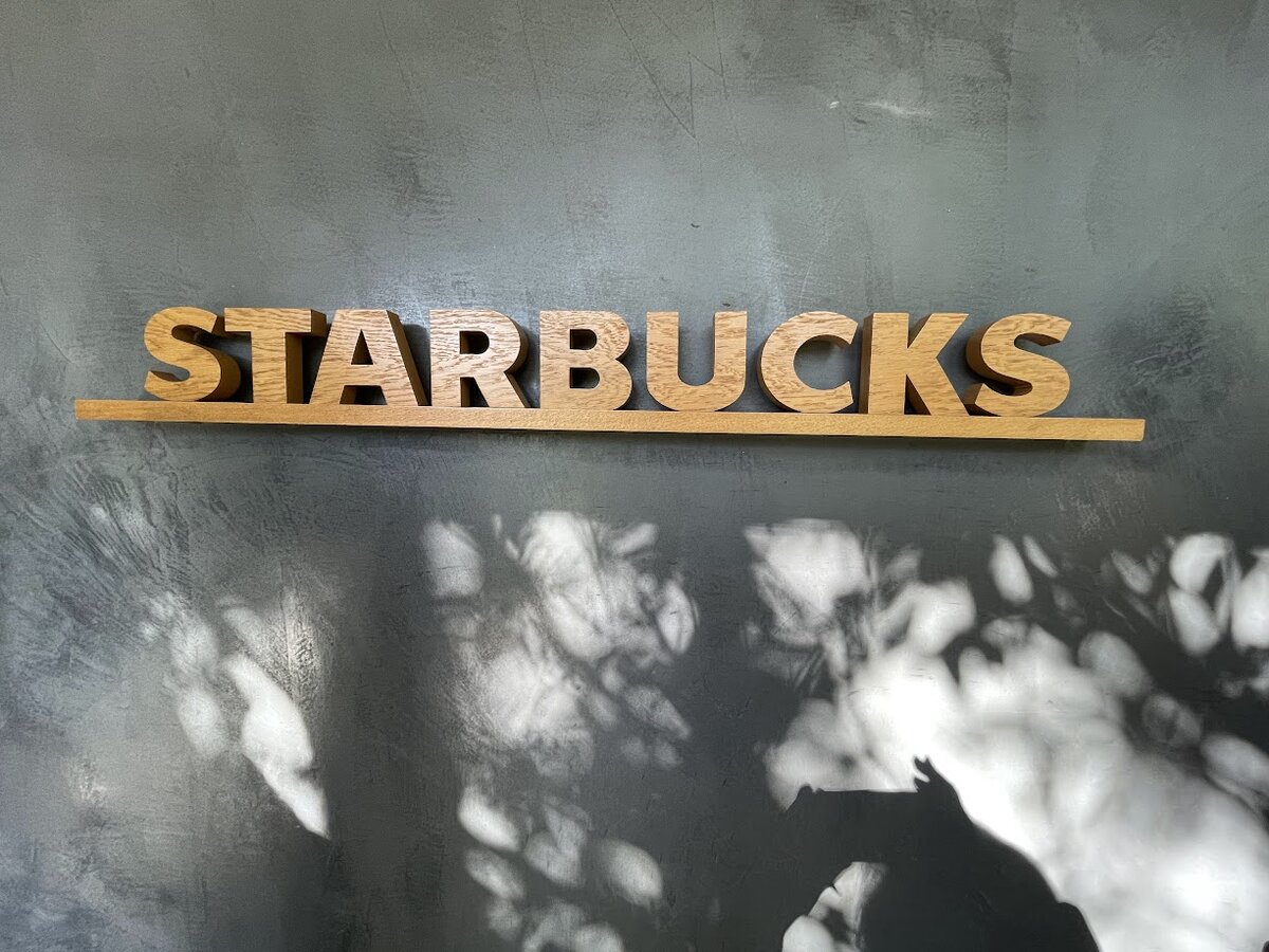 スターバックス コーヒー新宿御苑店:行列