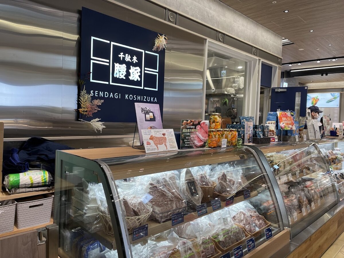 東京エディション虎ノ門:ホテルの入り口と看板