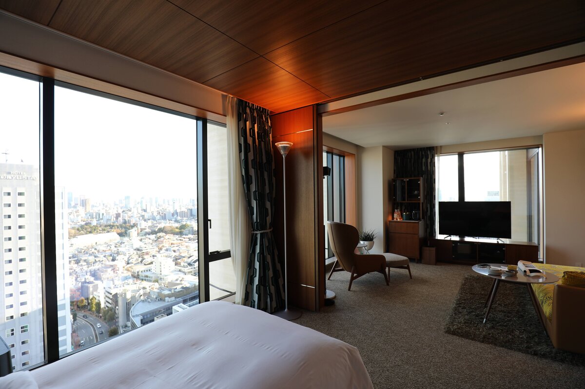THE AOYAMA GRAND HOTEL　246 SUITE TWIN：部屋番号1903の表示されたドア