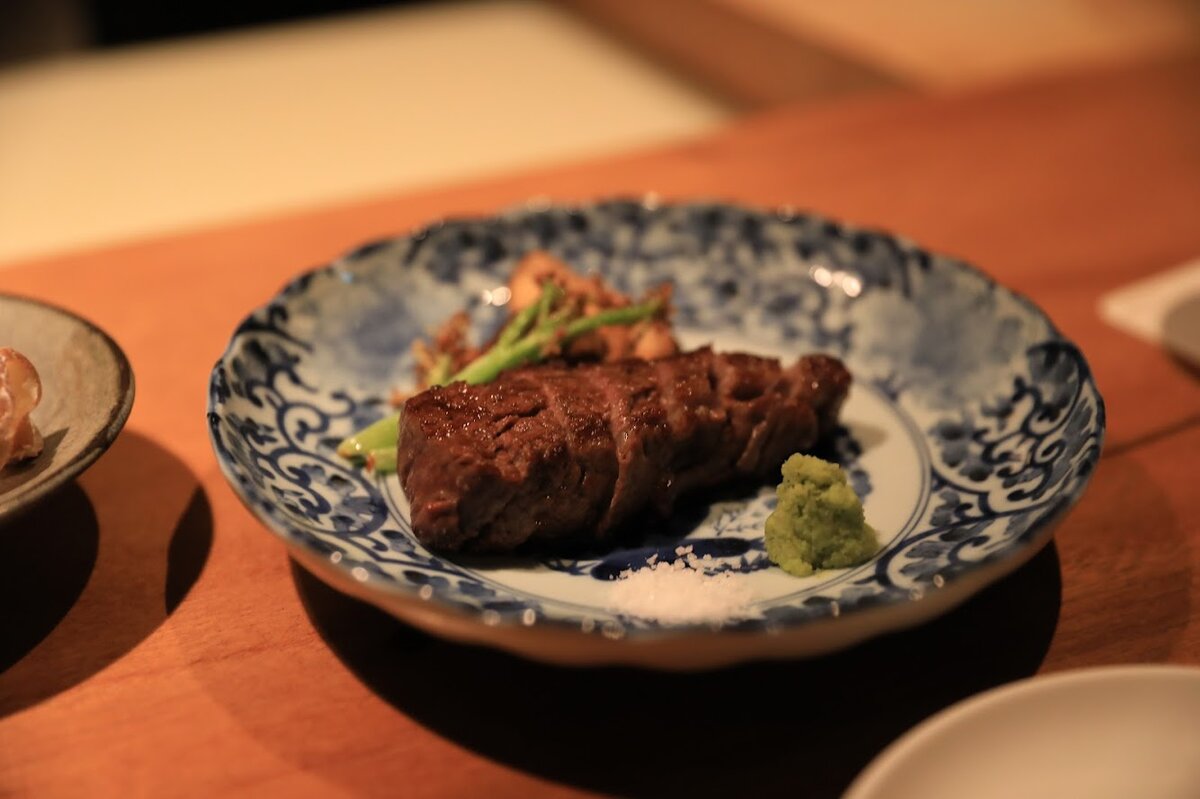 表参道交差点：カルティエのイベントクリスマスツリー