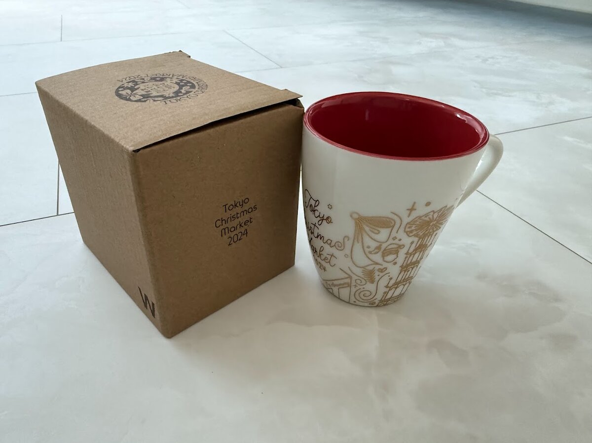 THE AOYAMA GRAND HOTEL　246 SUITE TWIN：ミネラルウォーターのボトル、電気ケトル、アイスペール、コ...