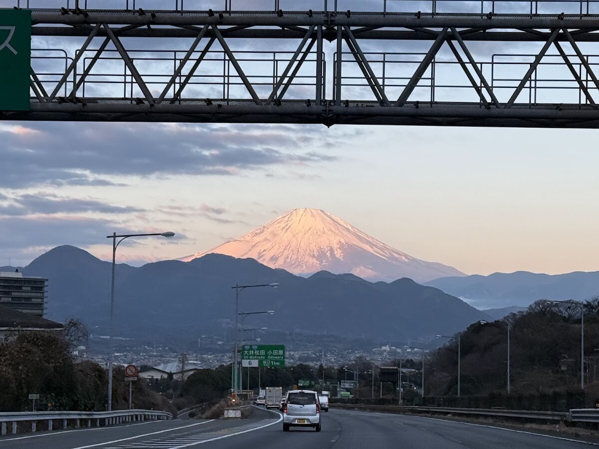 東名高速:高速道路から見える富士山