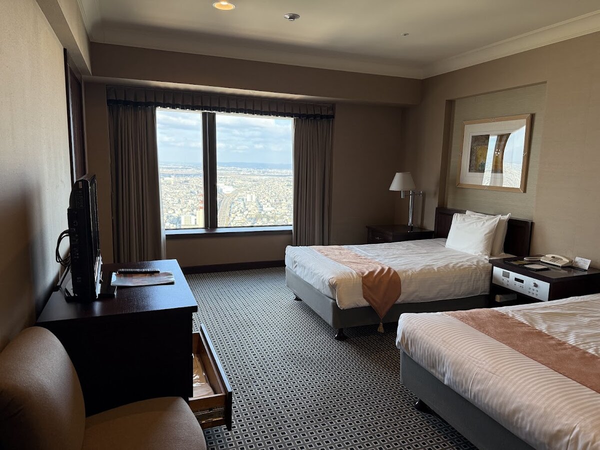 オークラアクトシティホテル浜松:ホテルの客室、ベッドが2つある。