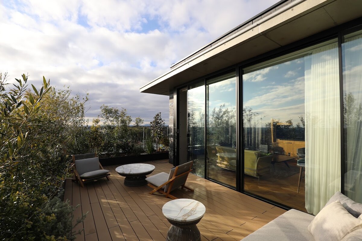 GREENITY IWATA：ホテルの部屋のクローゼットとバスルーム