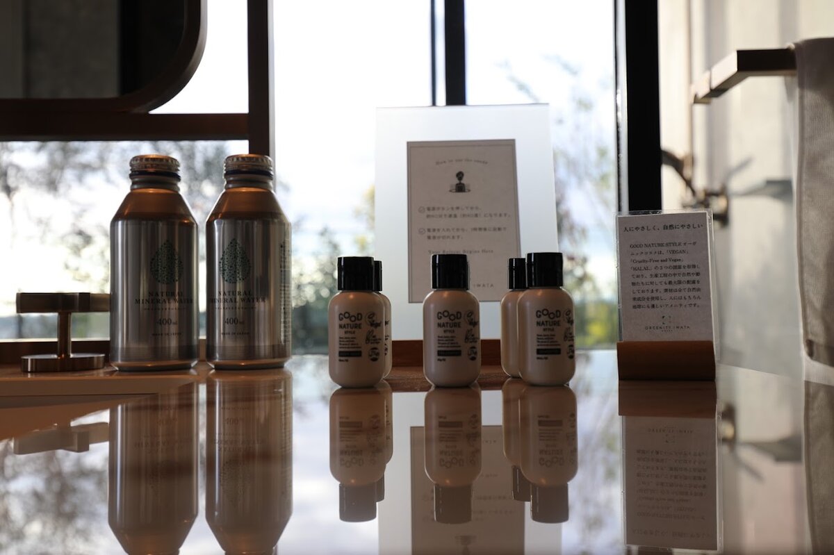 GREENITY IWATA：ホテルの内装、バスルームとベッドルーム