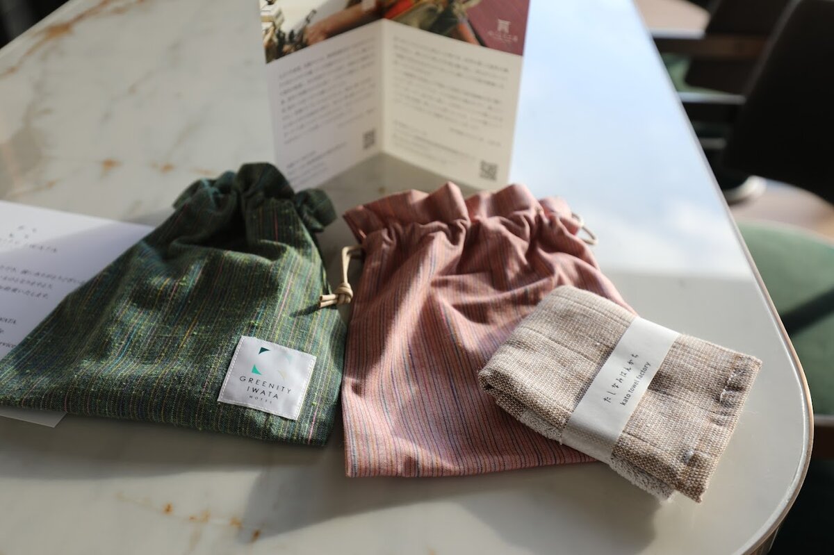 GREENITY IWATA：ホテルのリビングルームとベッドルーム