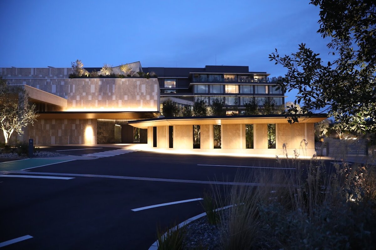 GREENITY IWATA：ホテルのロビーにあるバーカウンター