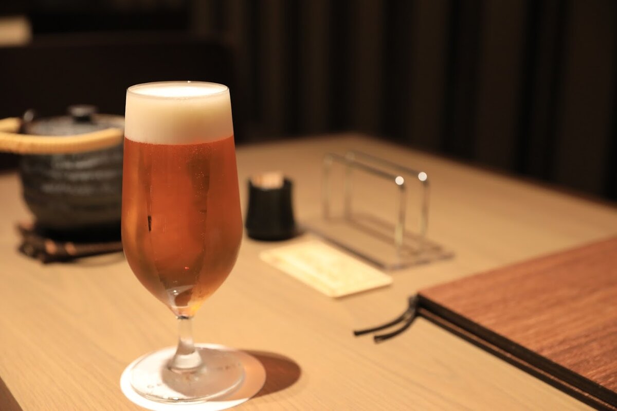 GREENITY IWATA HOTEL：ホテルの外観。看板にホテル名が書かれている。