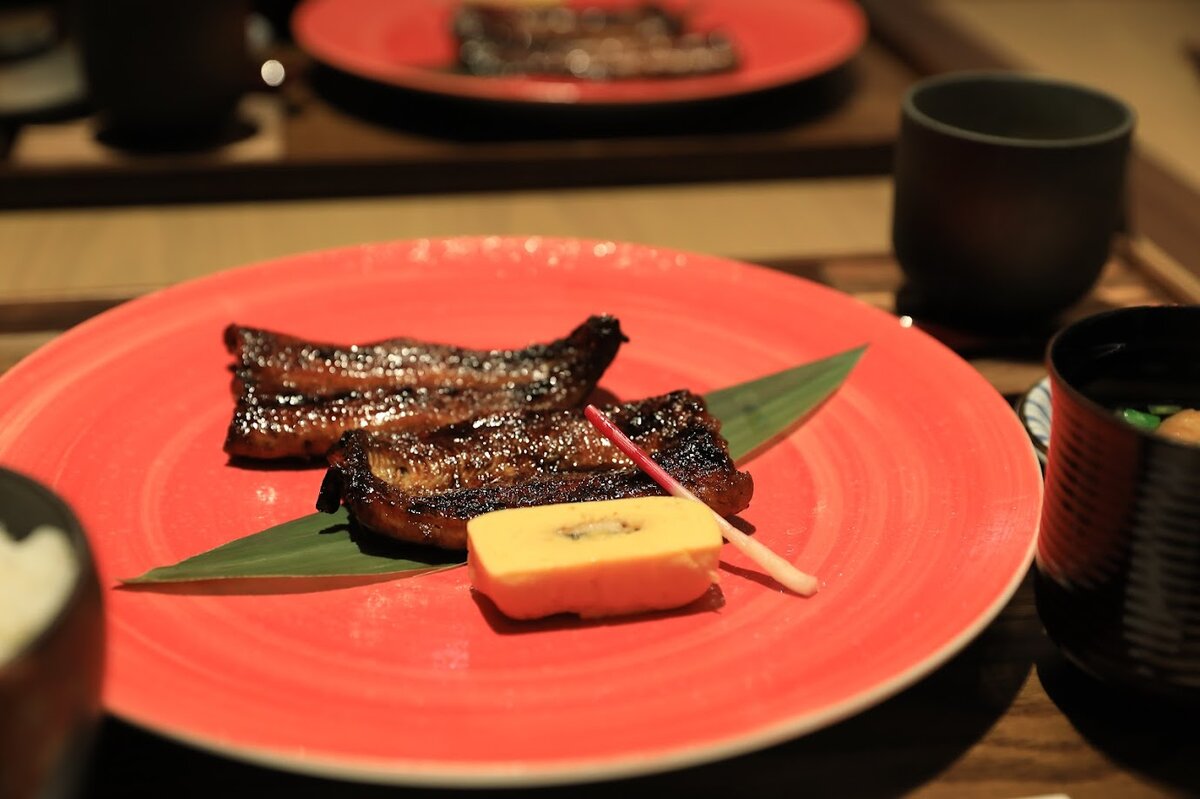 GREENITY IWATA Tokiwa（常盤）：和風レストランの内装