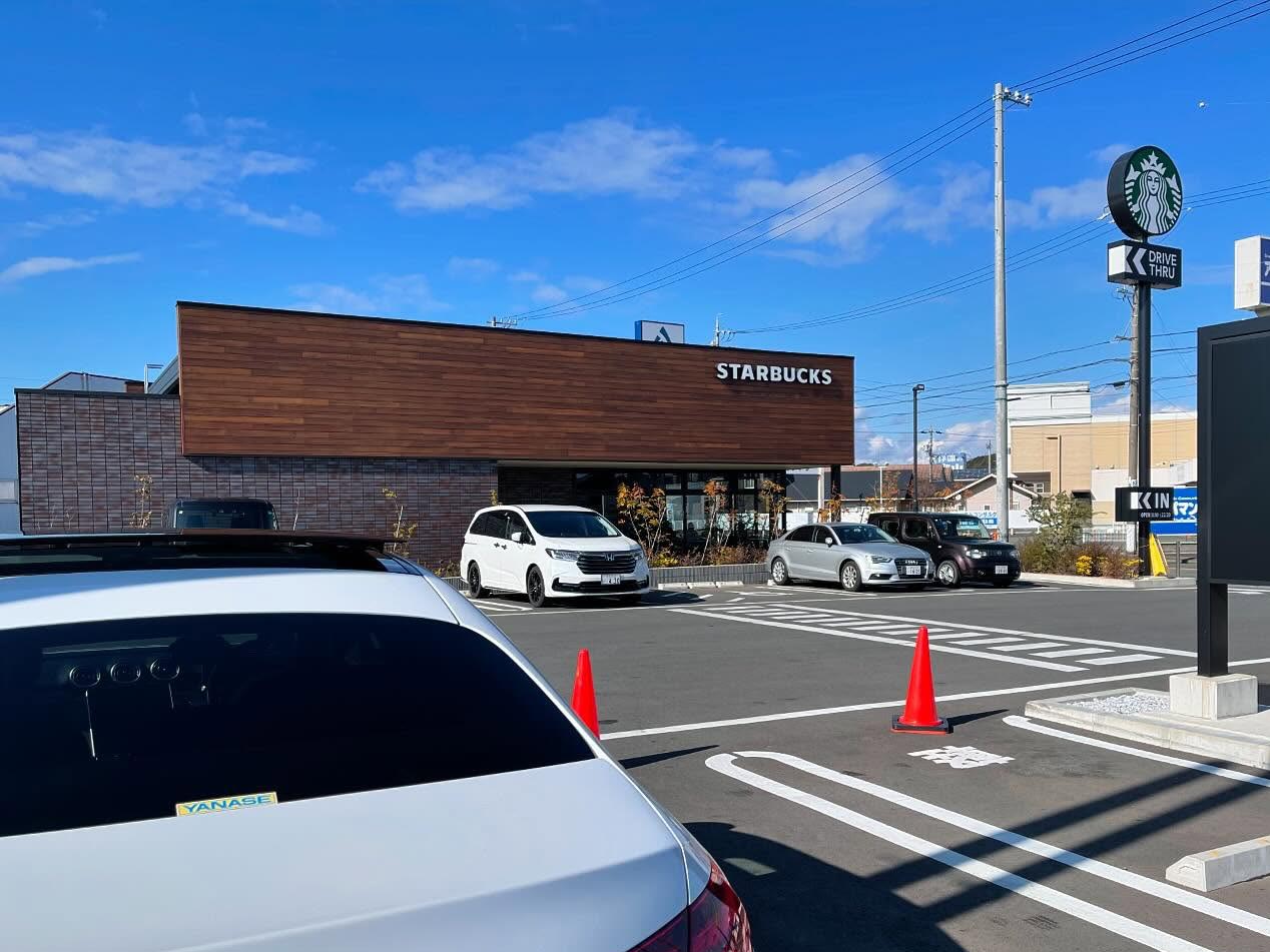 GREENERY IWATA：ホテル、看板、青空