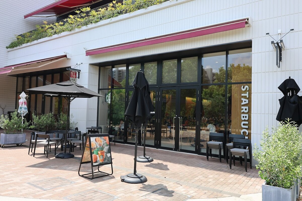 名古屋マリオットアソシアホテル：デザートの盛り合わせ。プリン、タルト、ケーキなど。