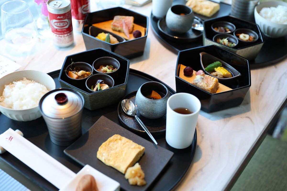 名古屋マリオットアソシアホテルConcierge Loungeコンシェルジュラウンジ：コンシェルジュラウンジの看板と絵画