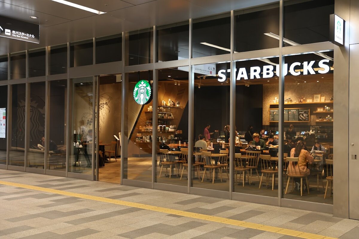 名古屋マリオットアソシアホテル：料理の献立表と都市の風景