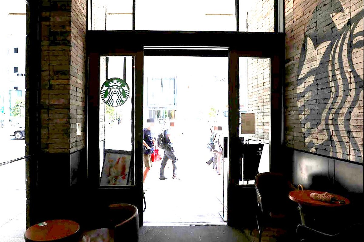 スターバックス コーヒー 名古屋 JRゲートタワー店：スターバックスコーヒーの店舗外観