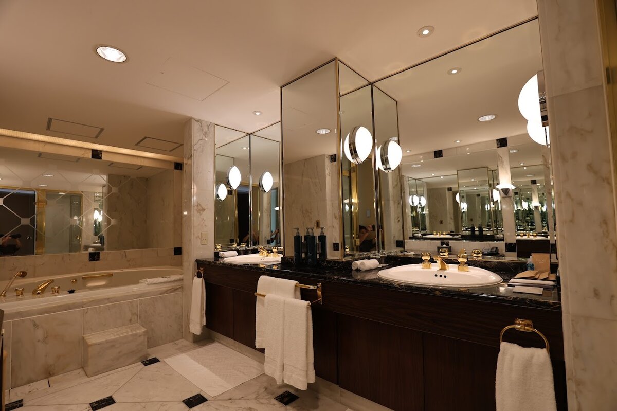 ヒルトン名古屋：HP製プリンターと電話機