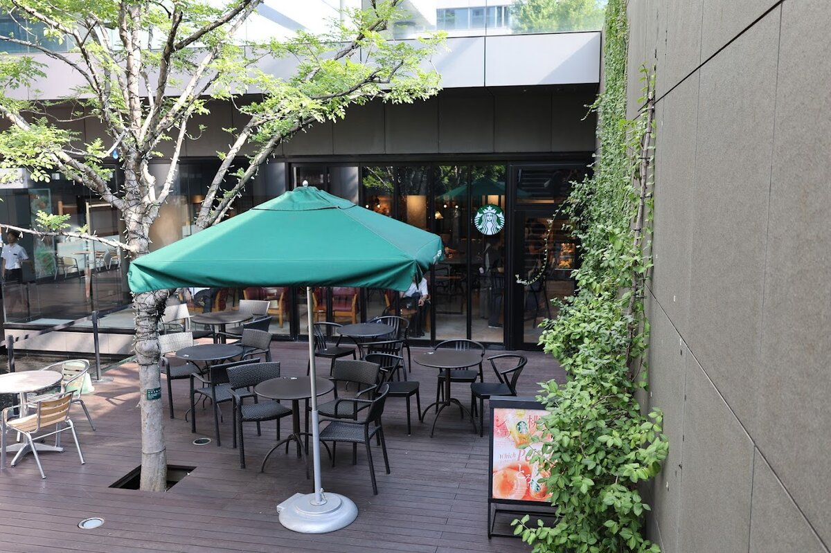 ヒルトン名古屋：ホテルの朝食ビュッフェ。ソーセージやスクランブルエッグ、...