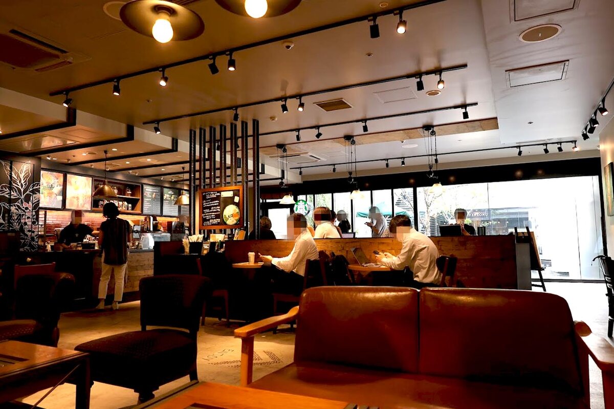 スターバックス コーヒー 名古屋 伏見 ＡＴビル店：スターバックスの看板と周辺の街並み