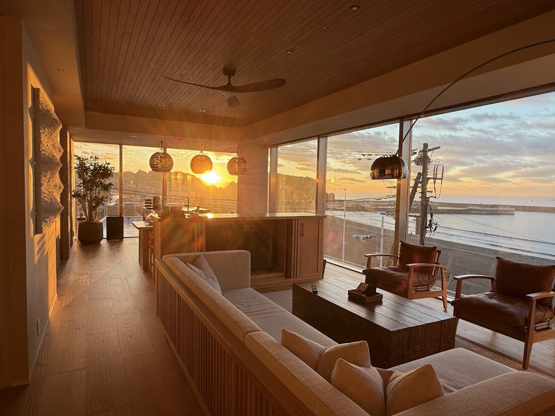 UMITO KAMAKURA KOSHIGOE：カップに入ったスープとスプーン