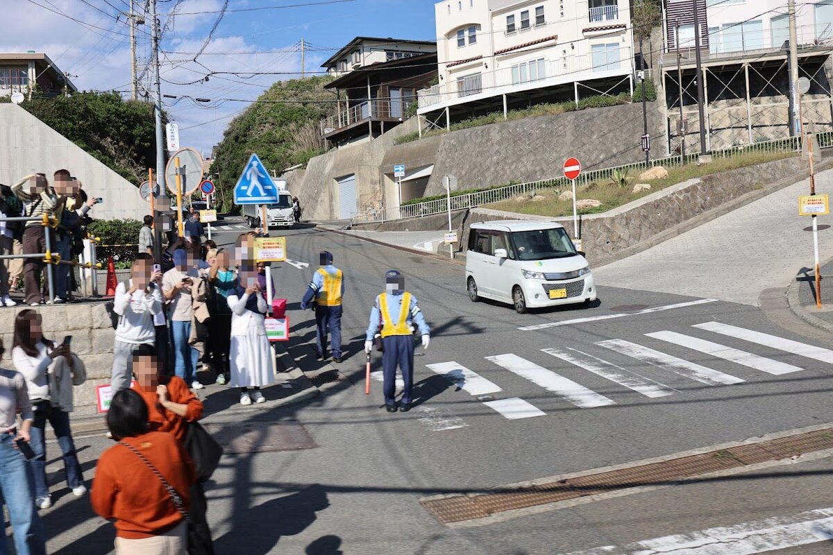 UMITO KAMAKURA KOSHIGOE：シャンパン、ワイングラス、テーブル