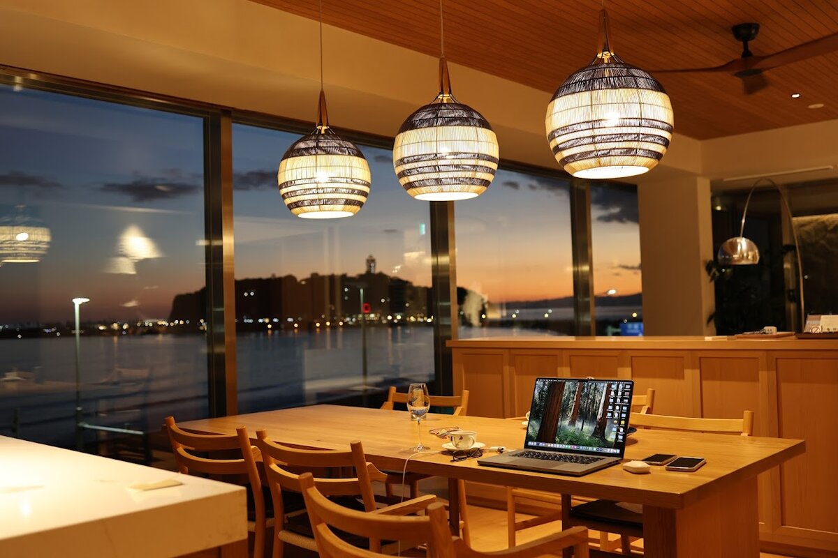 UMITO KAMAKURA KOSHIGOE：皿に盛られた料理