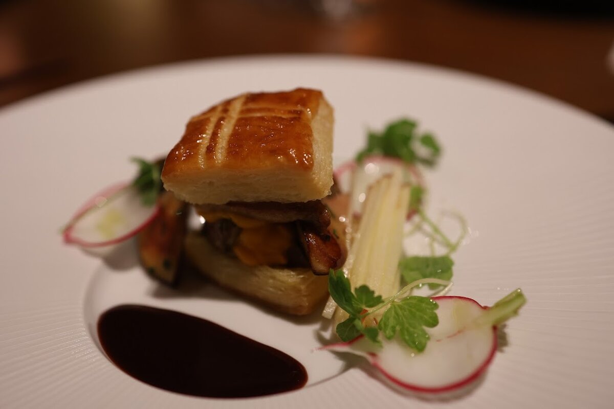 UMITO KAMAKURA KOSHIGOE：夕焼けの見える海岸沿いの風景