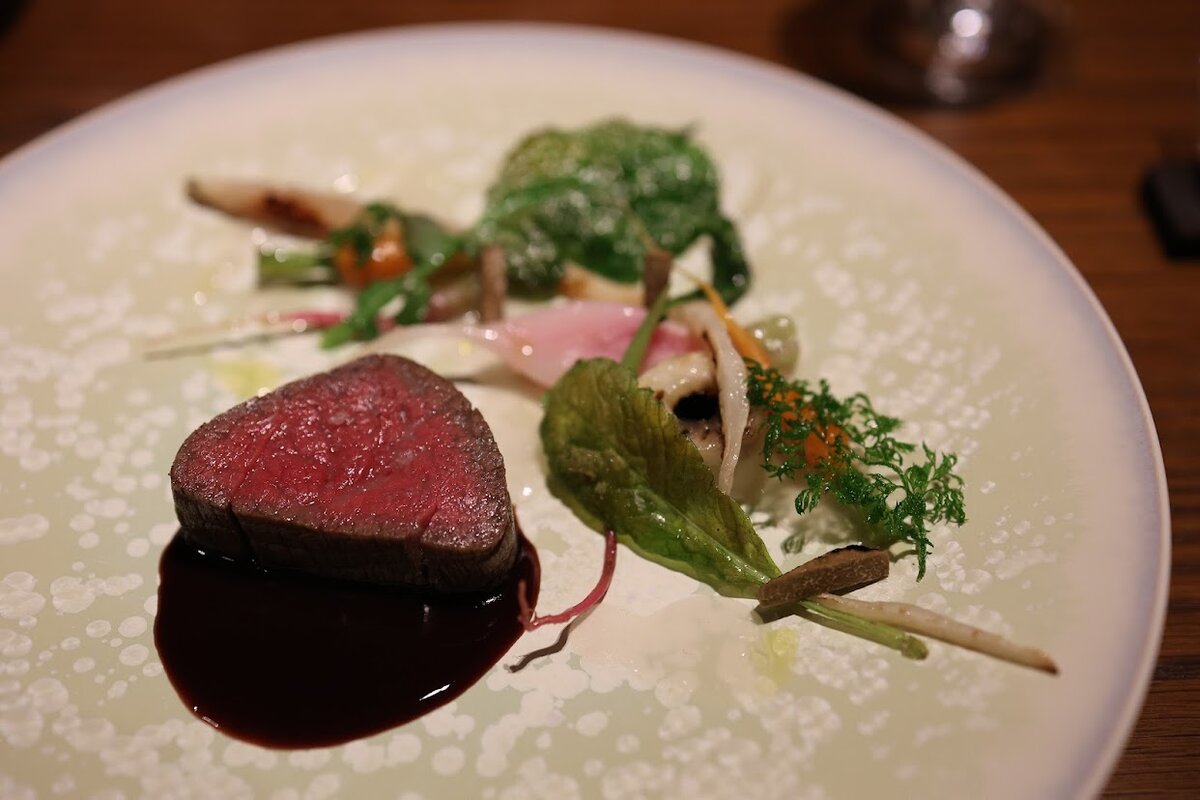 UMITO KAMAKURA KOSHIGOE：皿に盛られた野菜の盛り合わせ