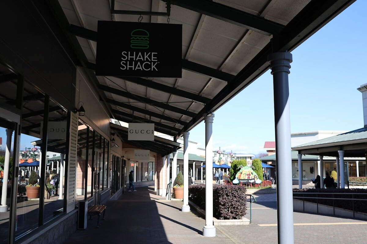 SHAKE SHACK：御殿場プレミアム・アウトレット内、本日のランチのお店SHAKE...