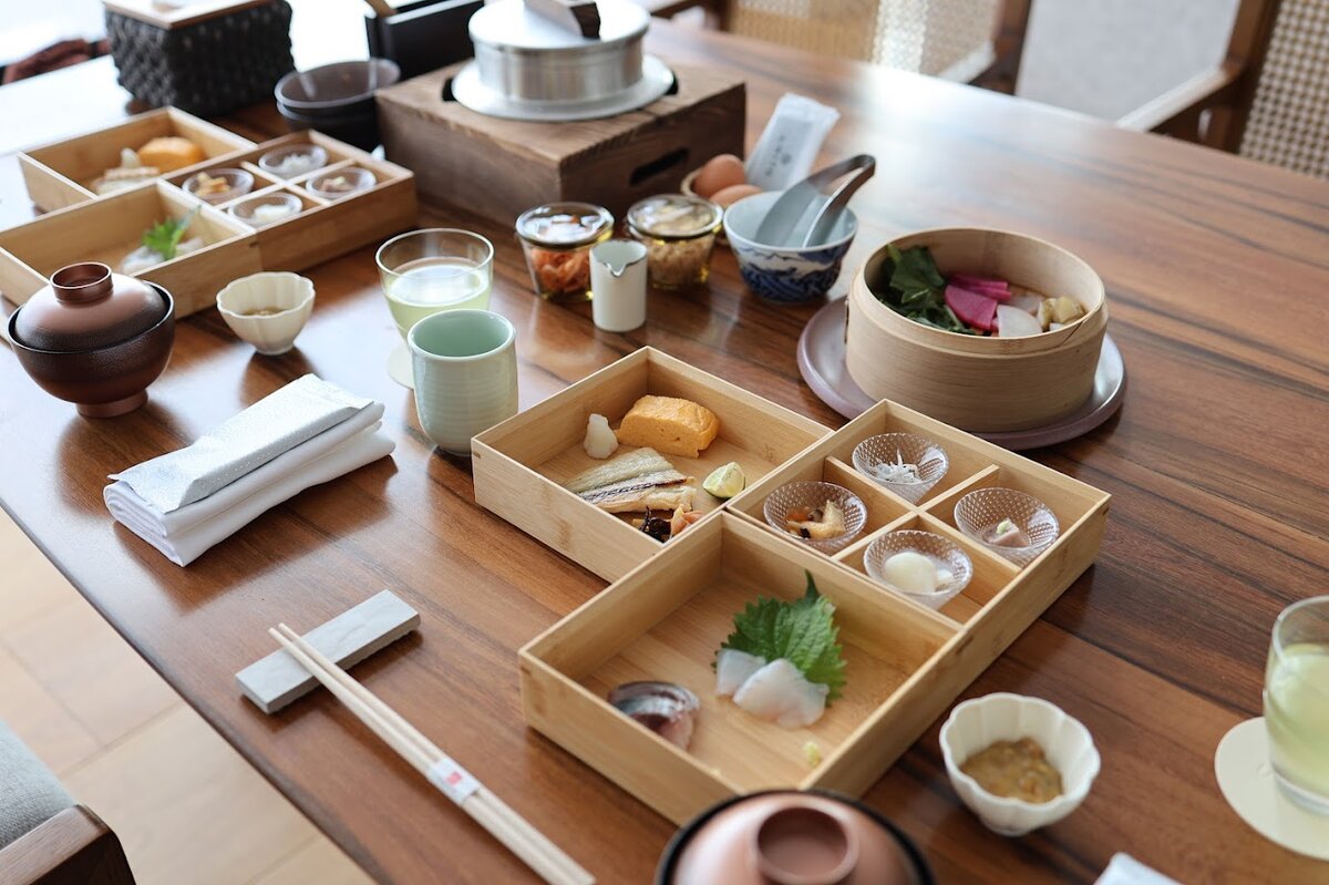 UMITO 熱海 別邸：卵かけご飯とかつお節