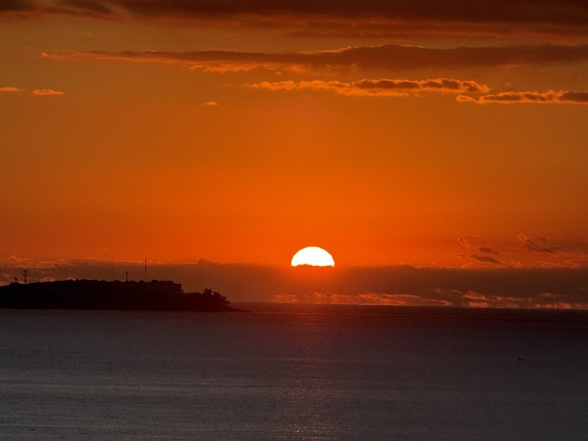 UMITO 熱海 別邸：木箱に入った料理の盛り合わせ