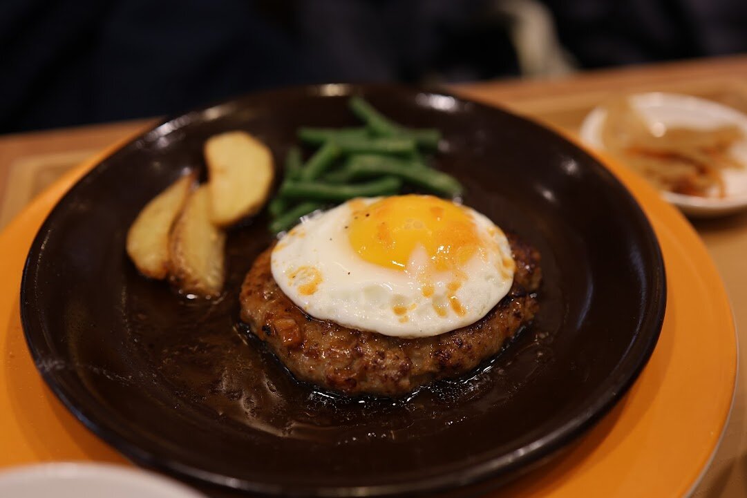 ジョナサン三鷹井口店：ホットスポットのポスター貼ってあった。