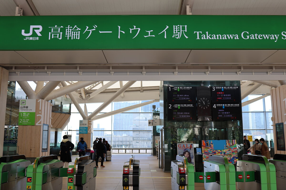 jw マリオット・ホテル東京：ロビーで出迎えてくれたクリスマスツリー