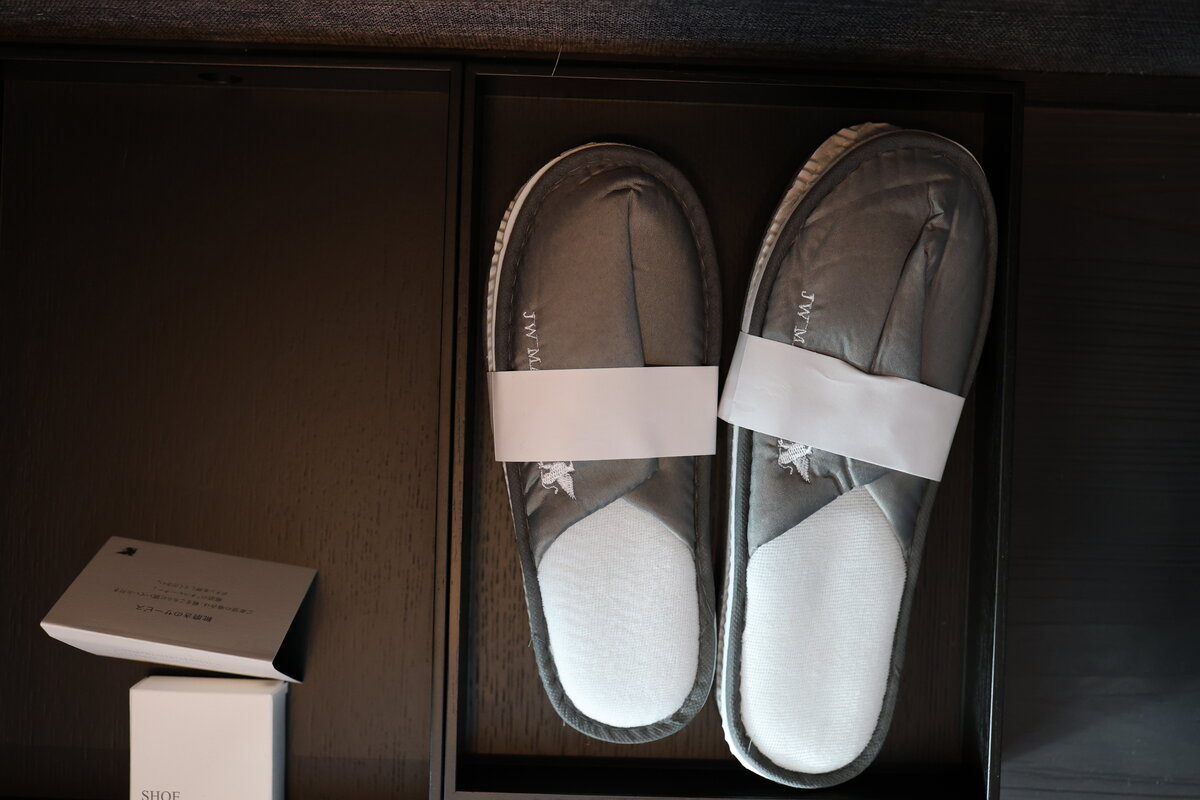jw マリオット・ホテル東京：ホテルのアメニティ、スリッパと靴磨き