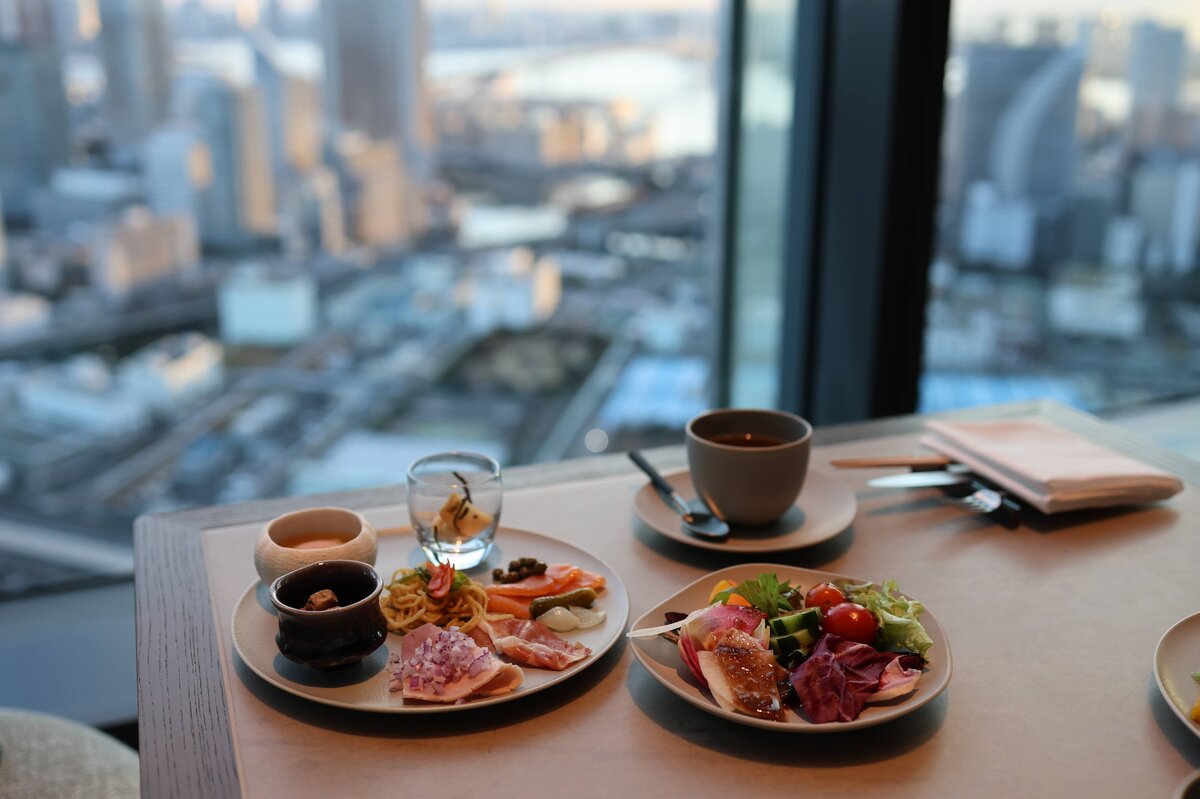 jw マリオット・ホテル東京日本料理「華香 / Kakō」：高層階からの眺望と朝食
