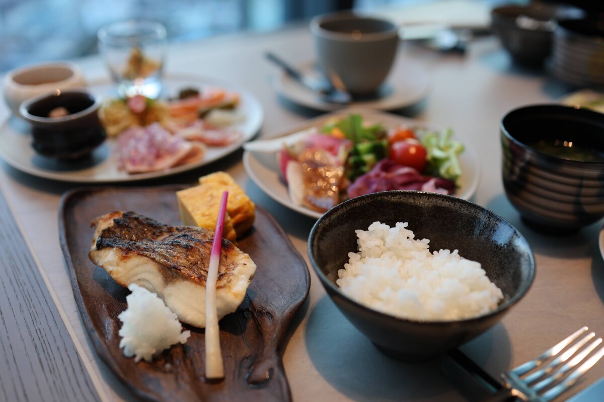 jw マリオット・ホテル東京日本料理「華香 / Kakō」：ハーフブッフェ。メインのお料理だけ運んでくれます。今回は...