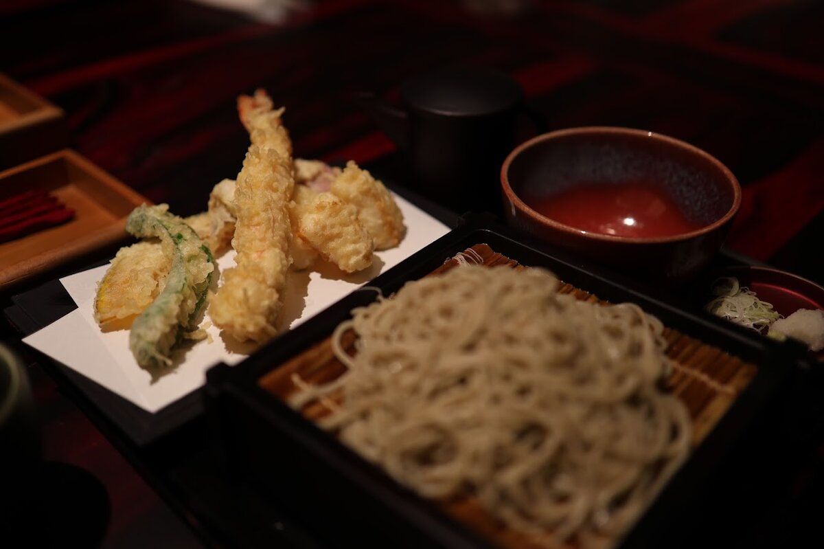 SOGO：SOGOの看板がある建物群