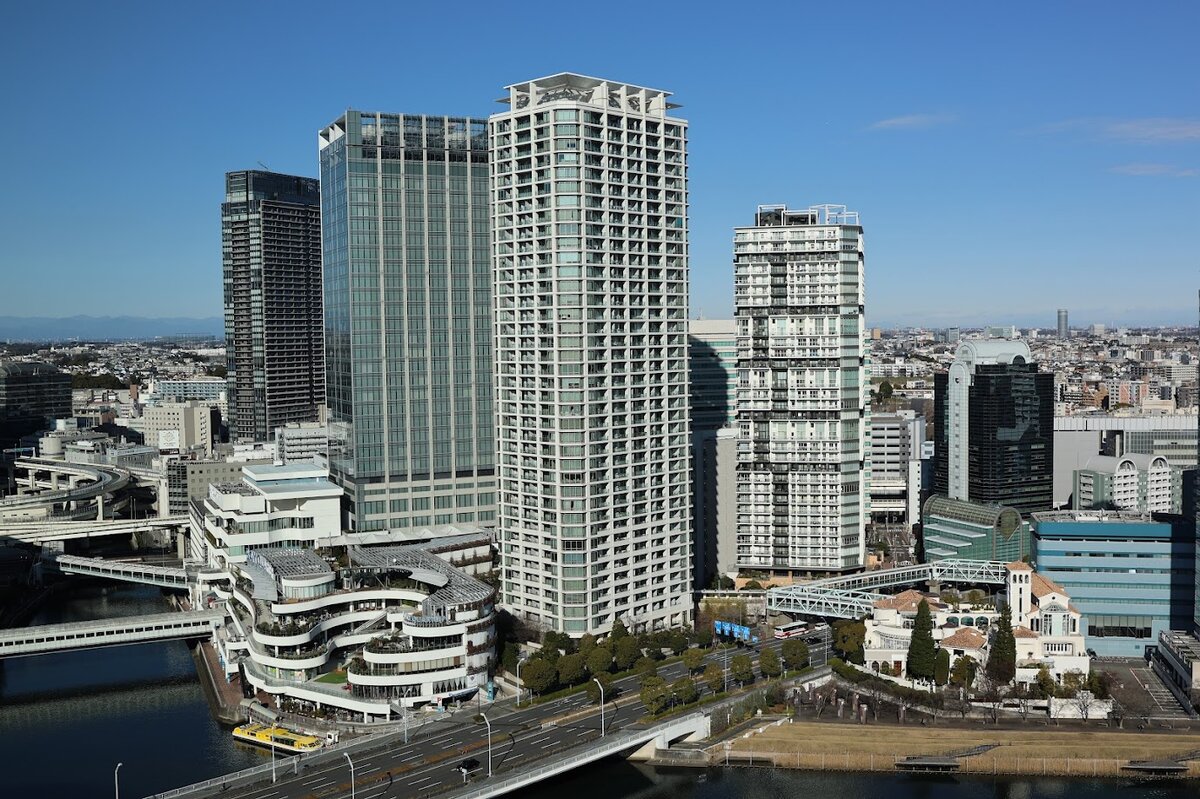 神聖 池田屋, 狸小路, 濱横酒場：飲食店が並ぶ路地の風景