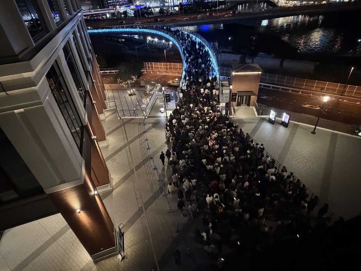 ヒルトン横浜：都市の夜景と橋
