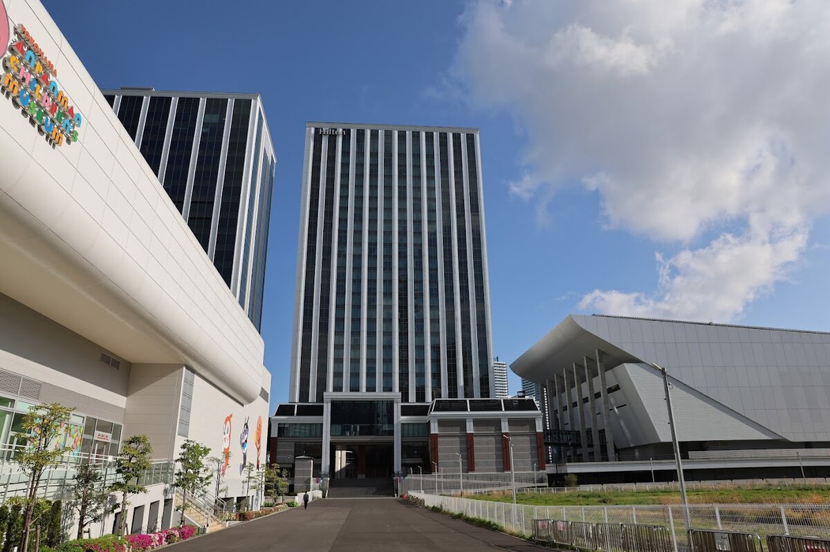 ヒルトン横浜：日本酒のボトル、グラス、箱などウェルカムセット