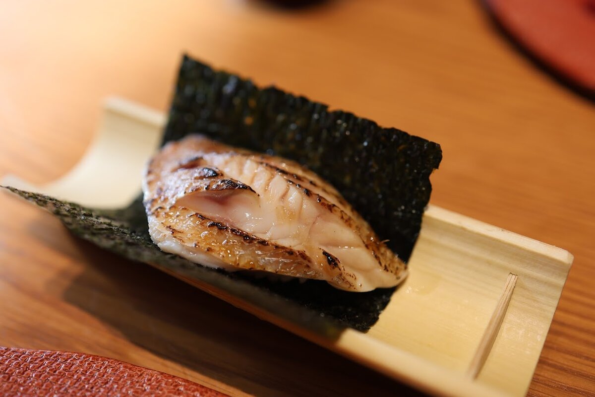 ささしぐれ：サラダ、皿、割り箸