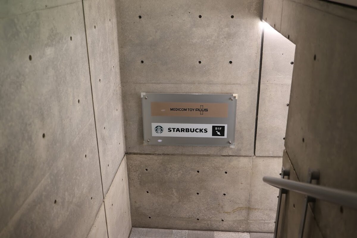 スターバックスコーヒー 表参道ヒルズ店：人物中心（除外）