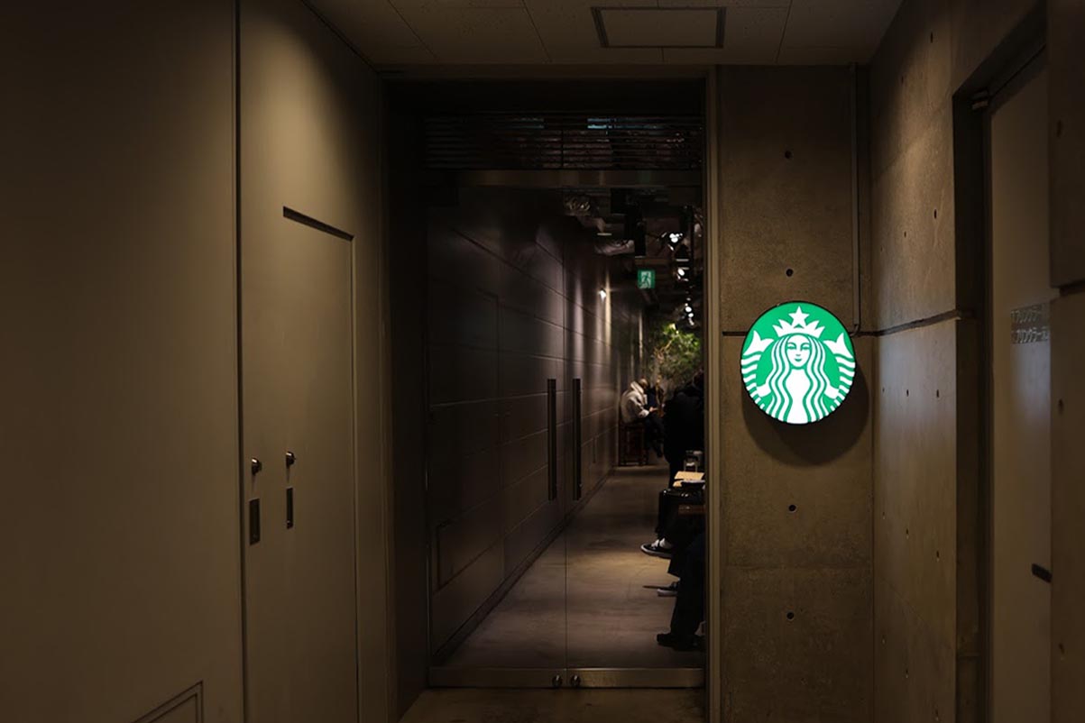 スターバックスコーヒー 表参道ヒルズ店：人物中心（除外）