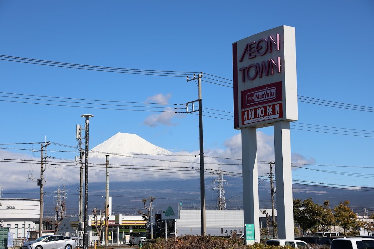STARBUCKS COFFEE：スターバックス店舗と富士山