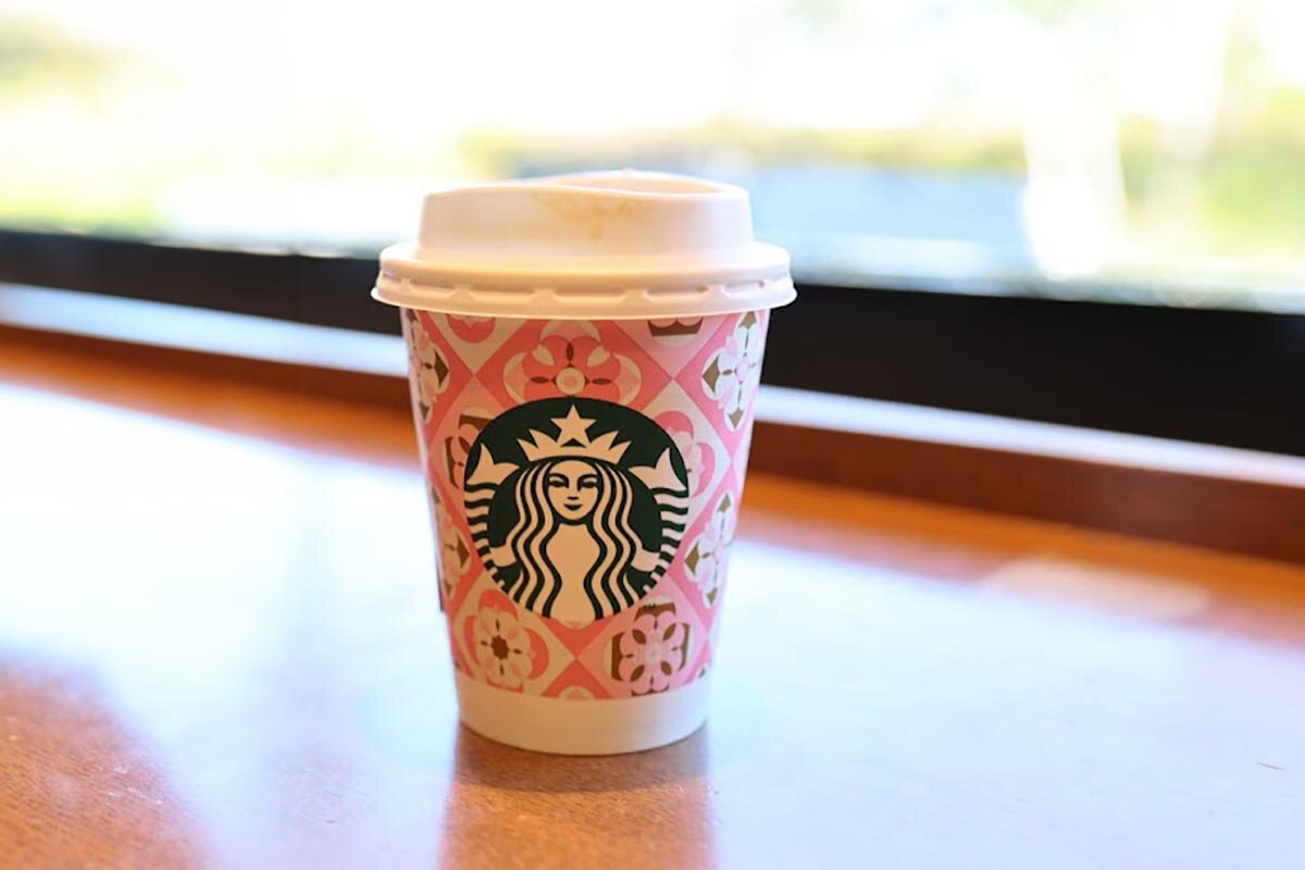 スターバックスコーヒー イオンタウン富士南店：スターバックスのコーヒーカップ