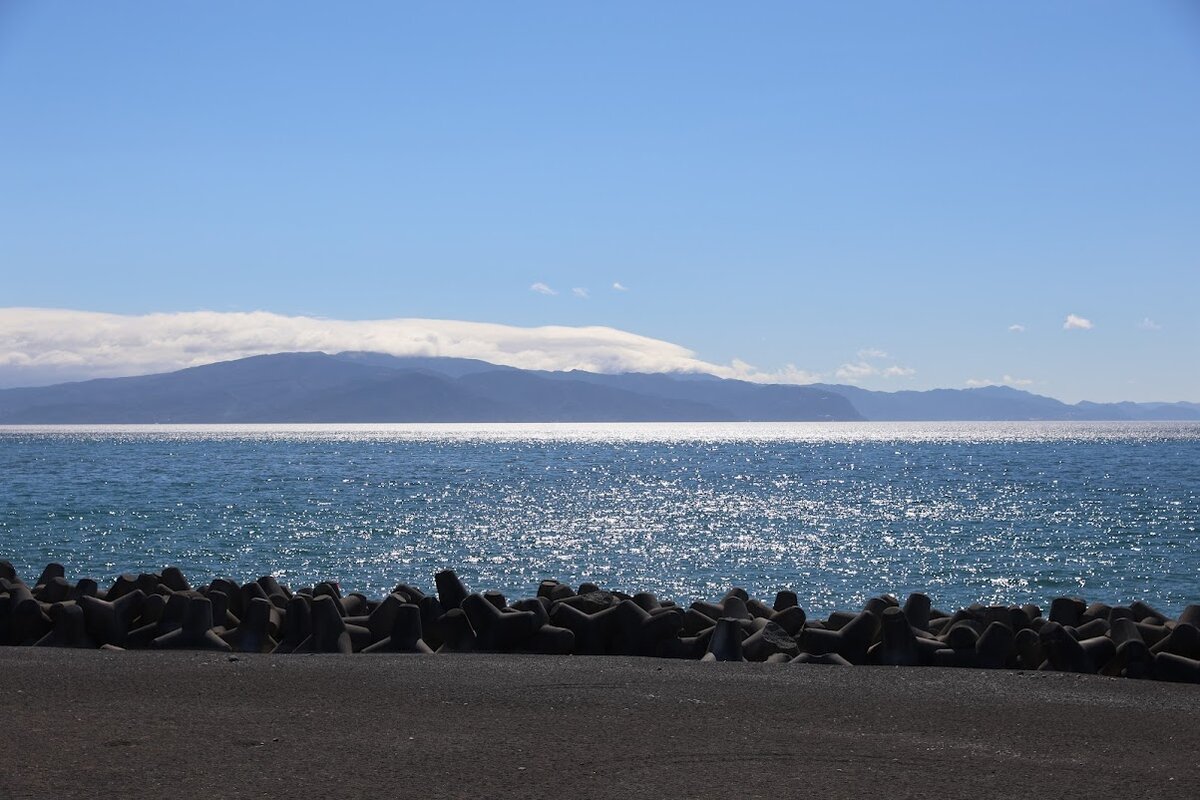 ふじのくに田子の浦みなと公園：船の甲板と海