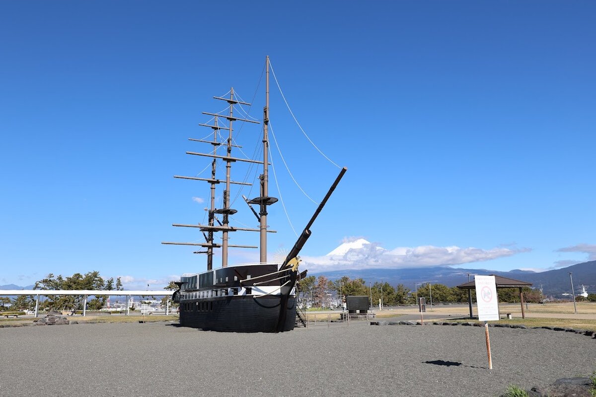 ふじのくに田子の浦みなと公園：富士山と青空、田子の浦の看板