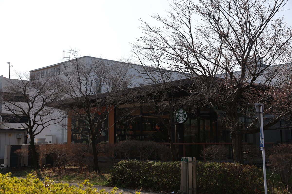 山梨大学医学部附属病院店：スターバックスの看板