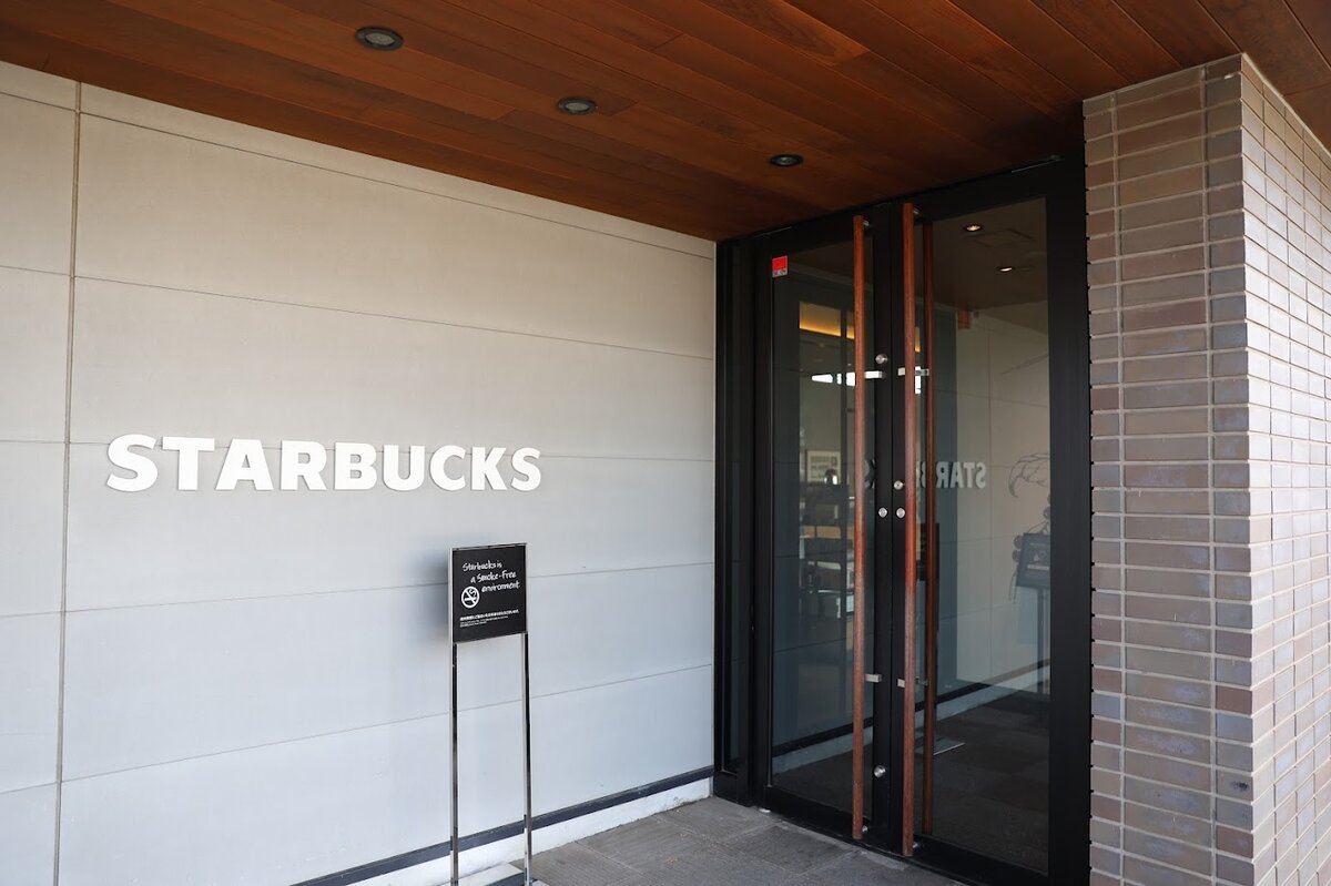スターバックス コーヒー 焼津祢宜島店：スターバックスの店内